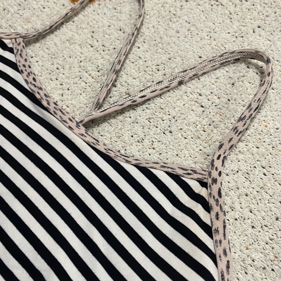 Lulu tank size 6 - Picture 2 of 3